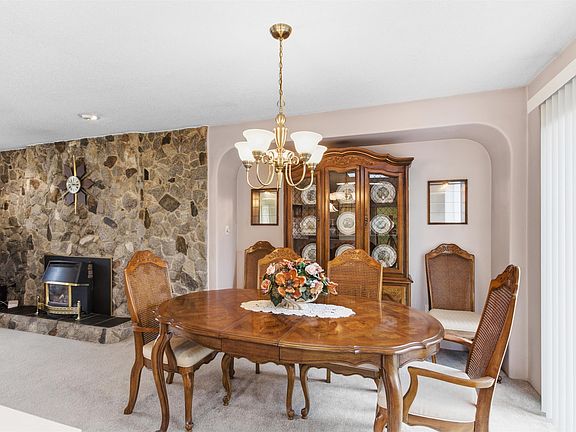 5th image of 22641 Brown Ave