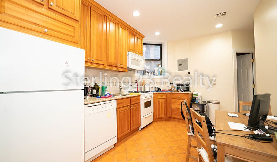 1st image of 28-19 Astoria Blvd #2R
