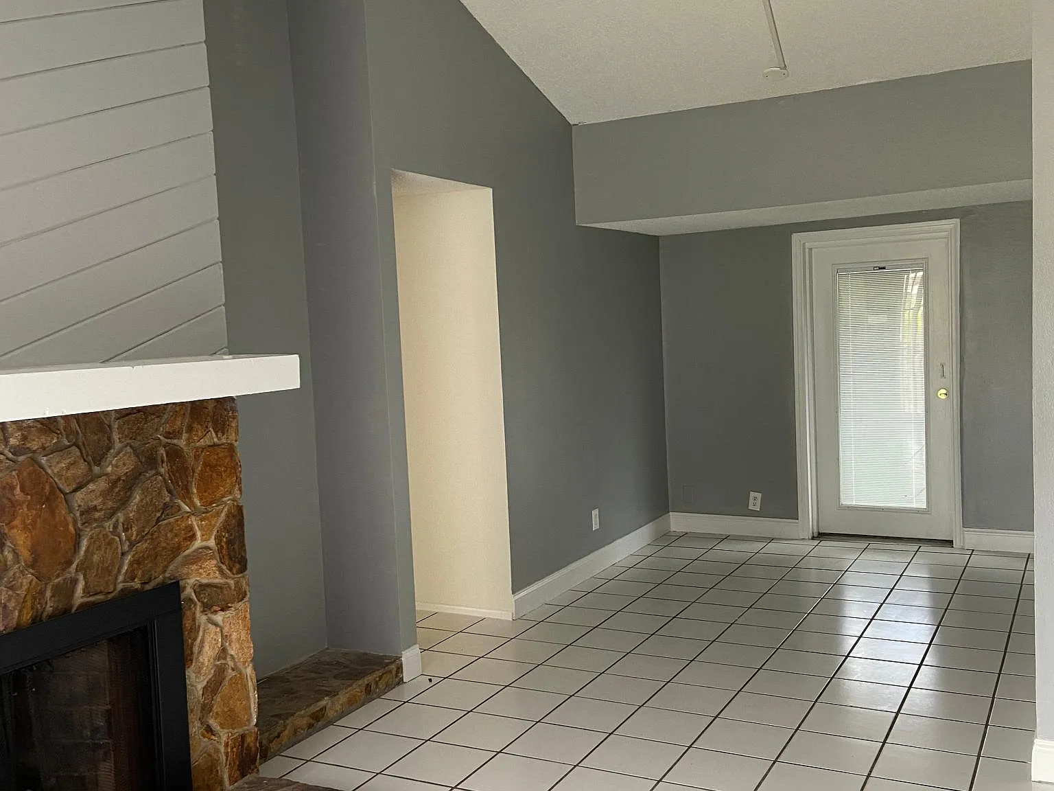 10101 Hunters Point Ct — Photo 3