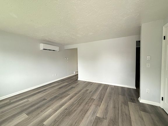 5th image of 4125 Chert Ln