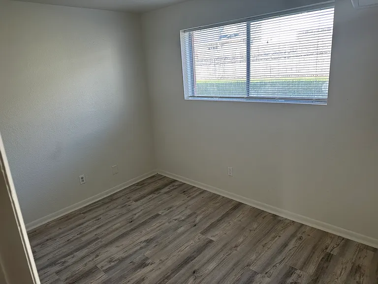 1411 NW 1st St #3 — Photo 6
