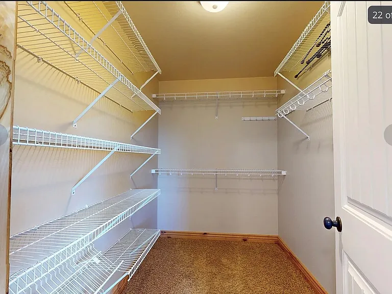524 E Broadway St — Photo 12