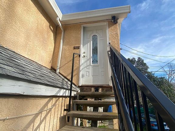 3rd image of 209 C St Unit B