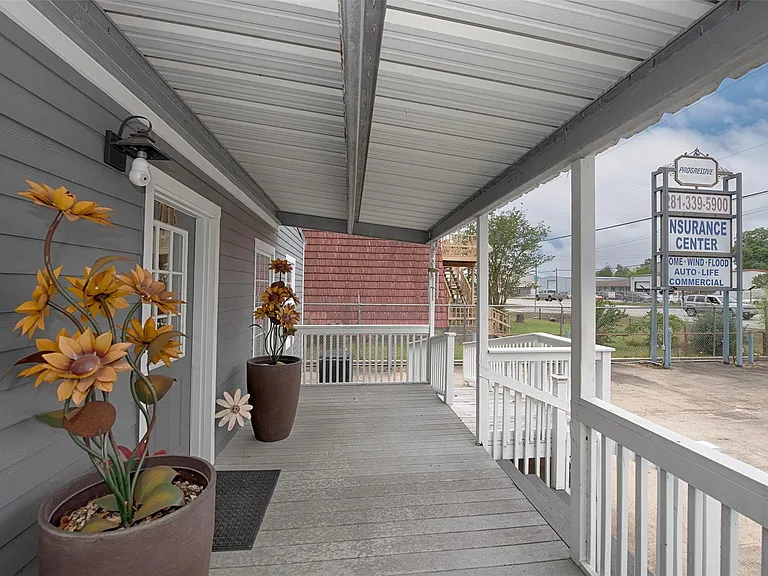 715 Grand Ave — Photo 4