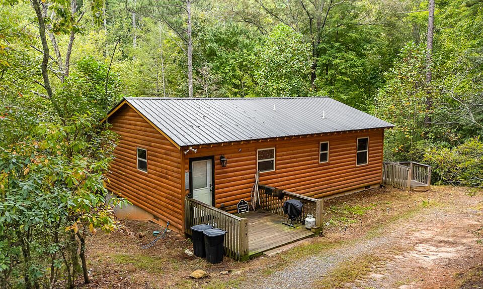 1st image of 215 Quail Dr