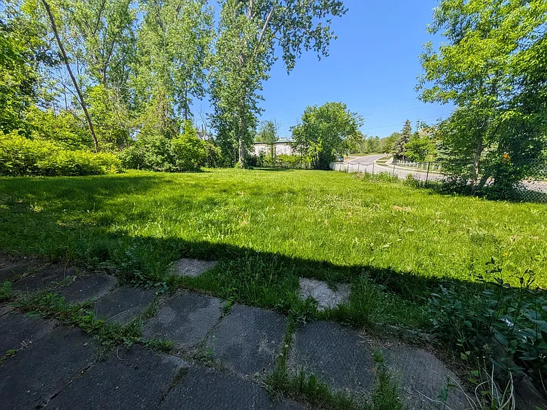 89 Factory St — Photo 21