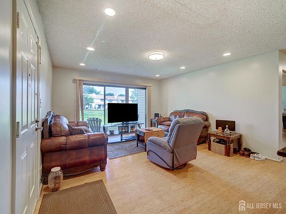 3rd image of 380 Lancaster Ct