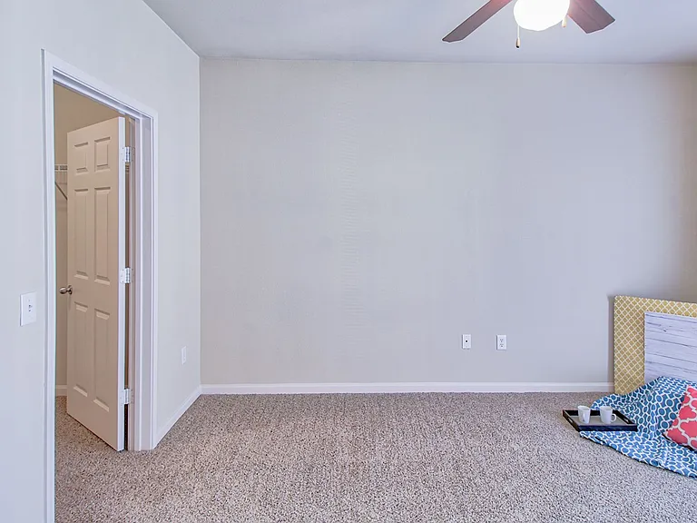 Vista Ridge Apartments — Photo 8