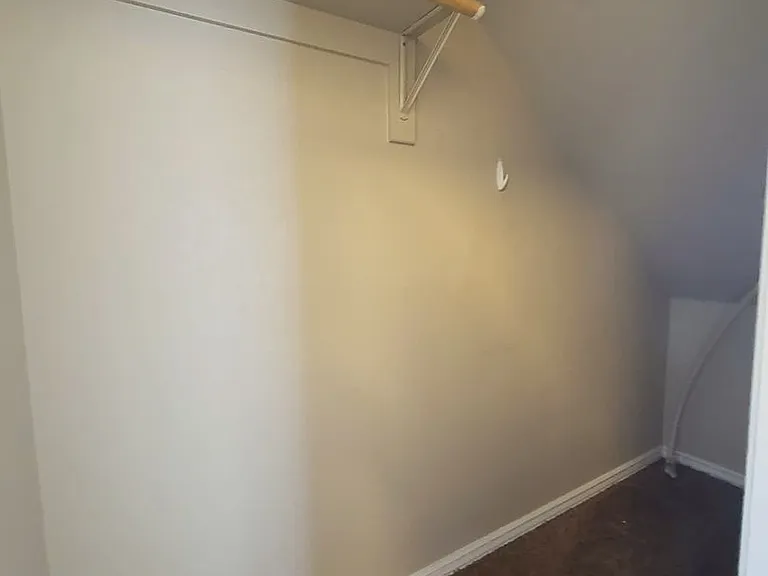 1008 S Locust St — Photo 6