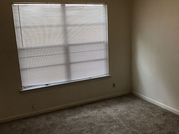 5th image of 106 Oakwood Dr