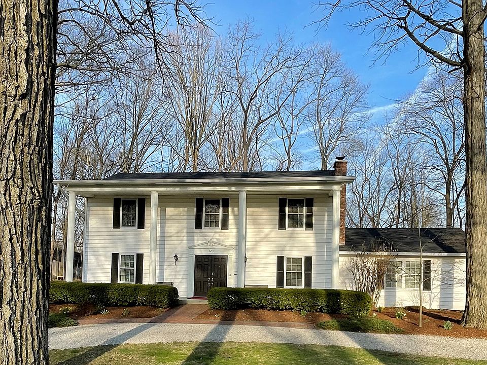 1st image of 423 Woodland West Dr