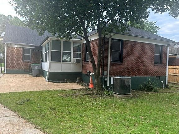 5th image of 237 E Edwin Cir