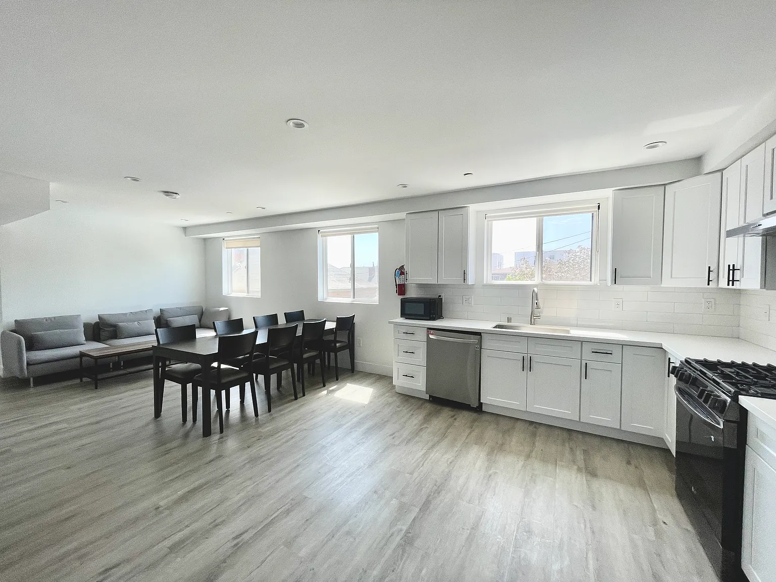 7 bed, 2156 sqft, $1,200 — Photo 2