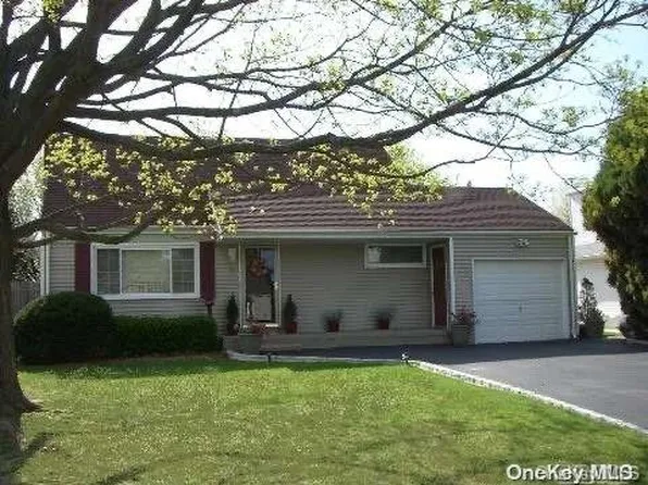52 Seley Drive, North Babylon, NY 11703
