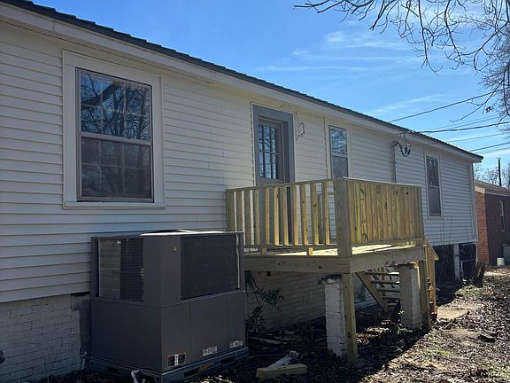 3rd image of 108 Scott St