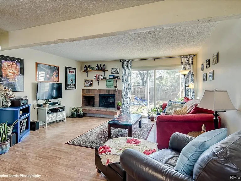 1160 Poplar Ave — Photo 5