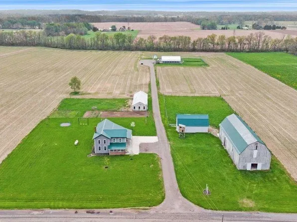 66738 Klett Rd, Constantine, MI 49042