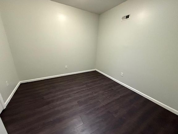 5th image of 2034 N Woodstock St #2