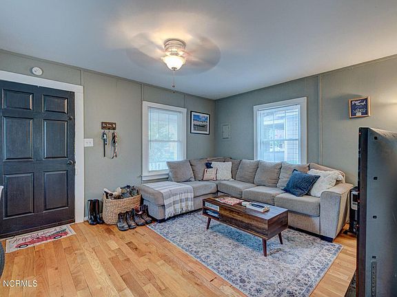 3rd image of 312 Queen St