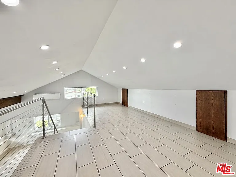 624 1/2 N Benton Way — Photo 22