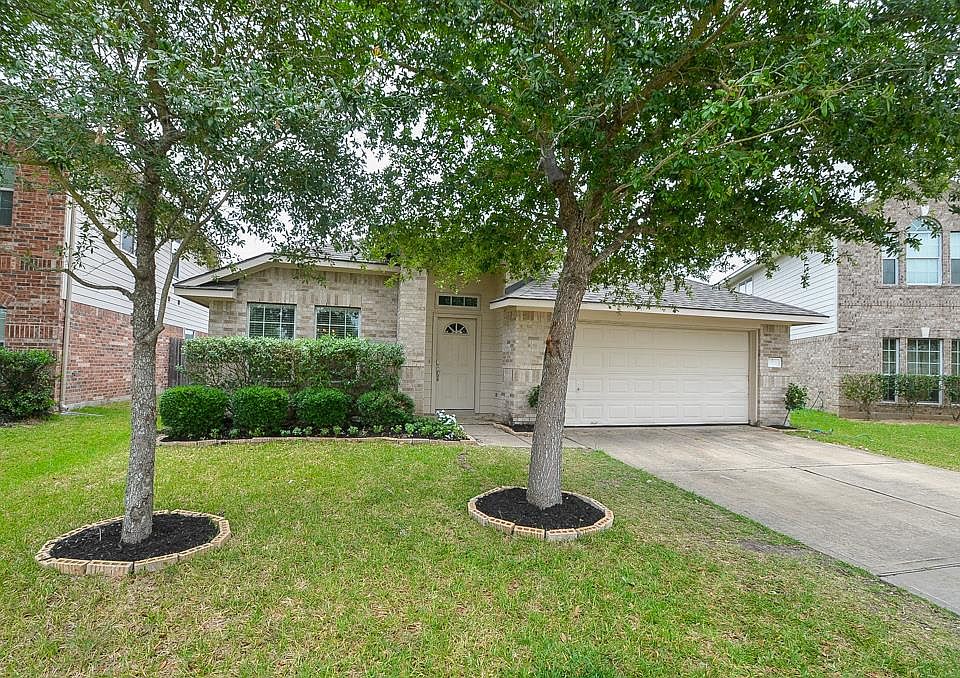 1st image of 19219 Fieldshire Cir