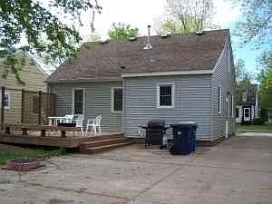 3 bed, 1900 sqft, $2,275 — Photo 2