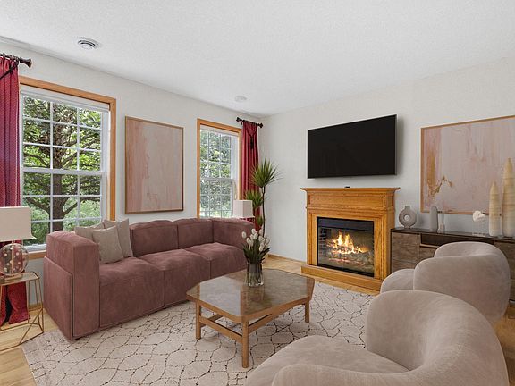 4th image of 1076 Hillvale Ave N