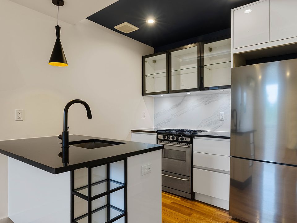 1st image of 10 Lexington Ave #1L1