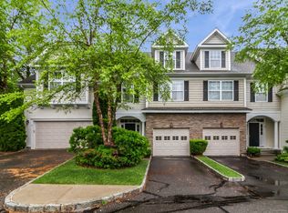 24 Crestview Ln #24, Danbury, CT 06810