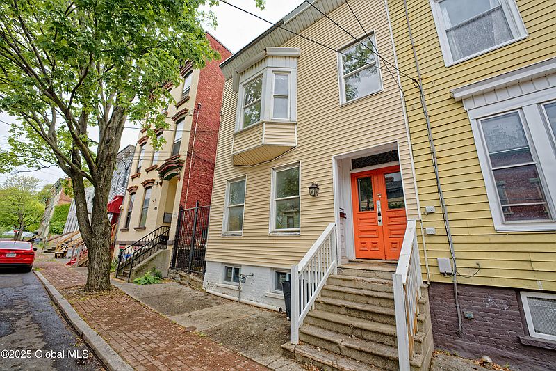 2nd image of 135 4th Avenue