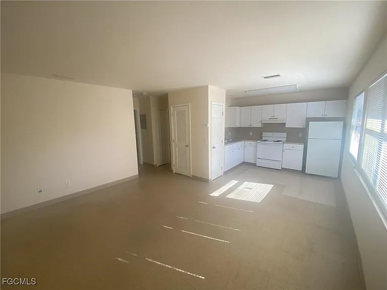 3555 Seminole Ave — Photo 2