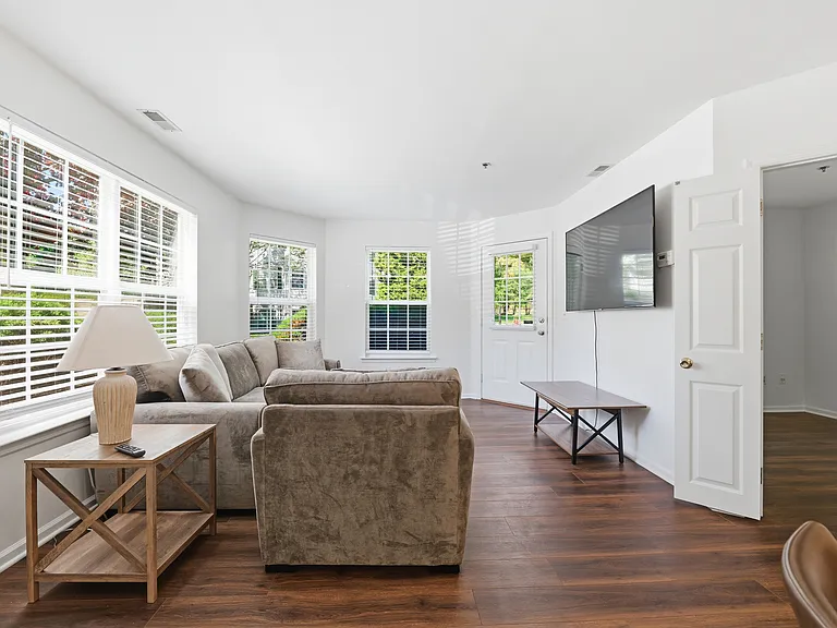 5301 Tudor Dr — Photo 4