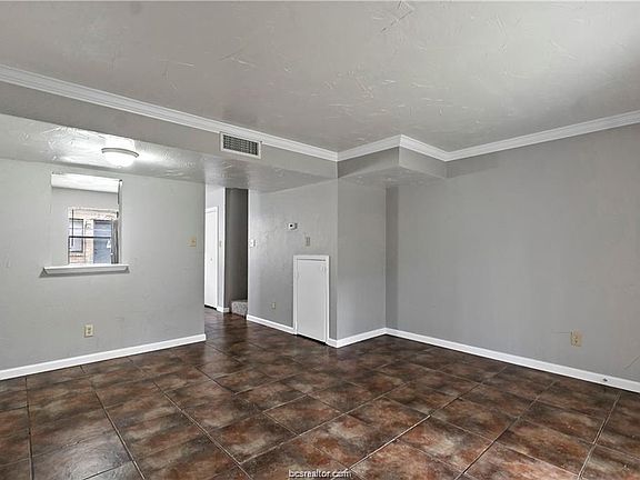 3rd image of 200 Lincoln Ave APT A