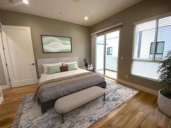 4th image of 2961 E St #4