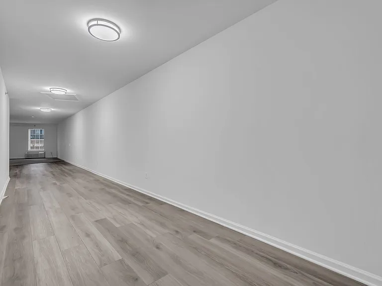 Riverside Apartments — Photo 7