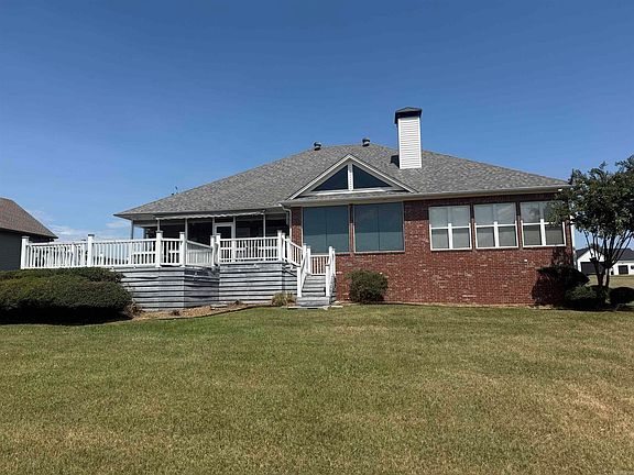 3rd image of 90 Emerald Ln