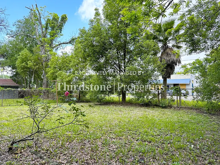 435 Springfield Ct N — Photo 16