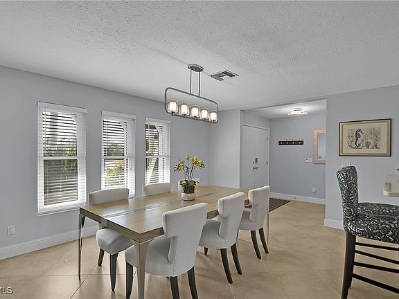 5th image of 1529 SW 52nd Ter