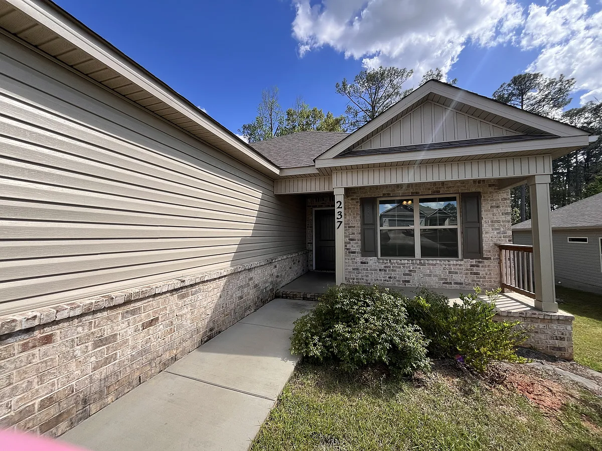 Building Photo - 237 Lasso Dr