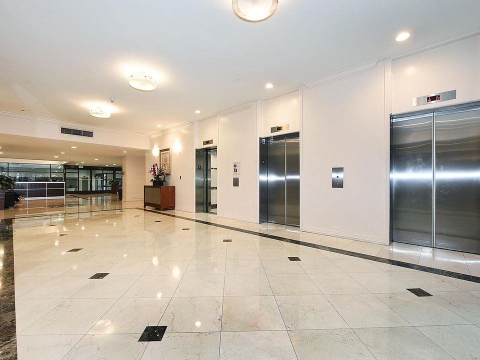 1st image of 706-600 W 9th St #706
