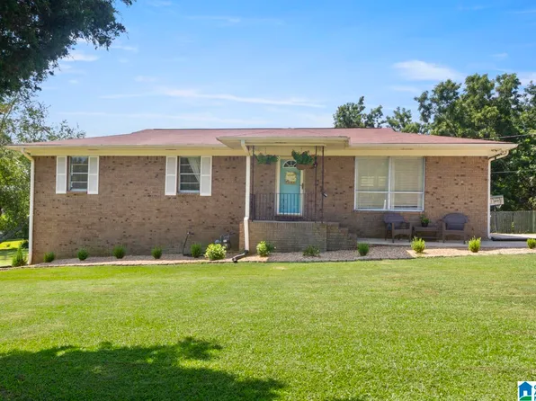 1524 Oak Ln, Bessemer, AL 35023