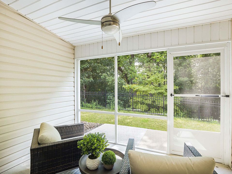 Screened in Patios with our Willowood Floor Plan