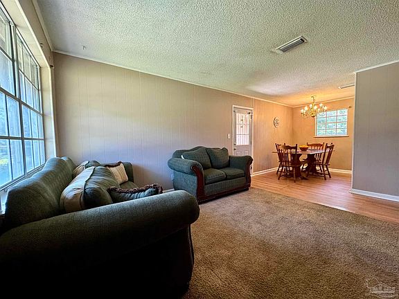 4th image of 702 Baker St