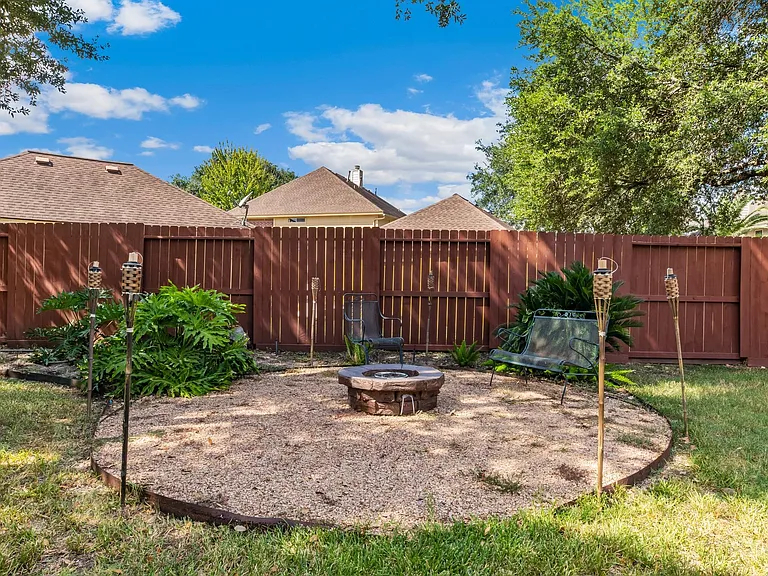 15826 Jamie Lee Dr — Photo 42