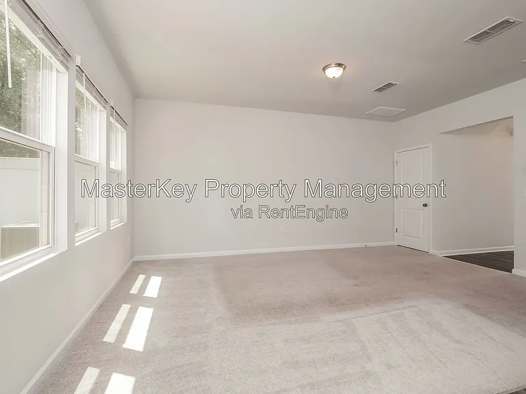 804 McKenzie Park Ter — Photo 12