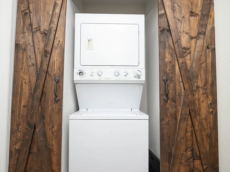 10061 Lone Cypress St — Photo 14