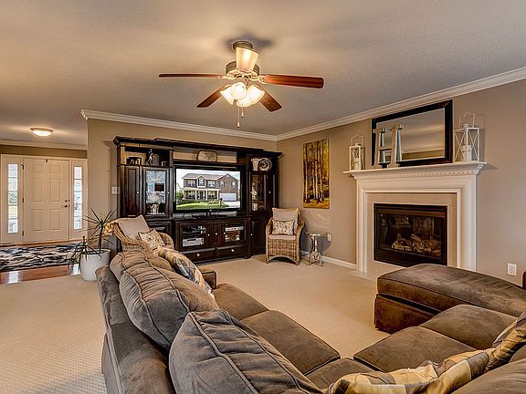 Living Room w/ Gas Fireplace