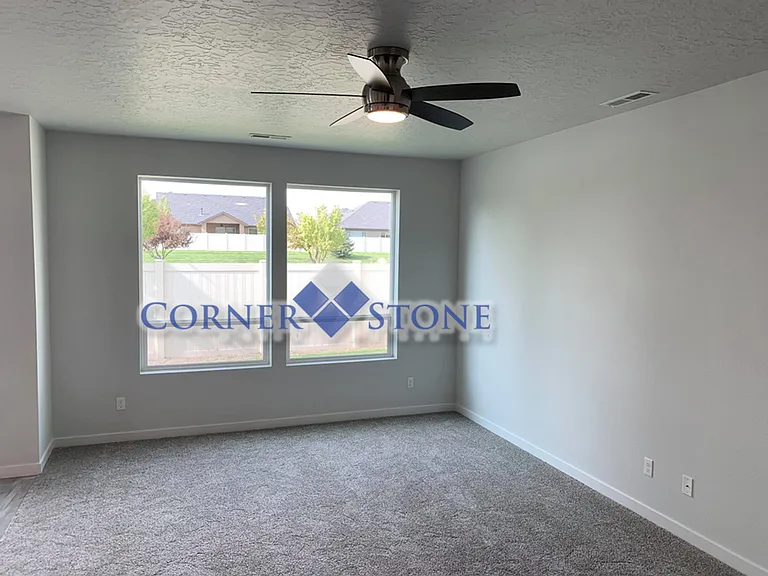 3301 S Daybreak Ave — Photo 4
