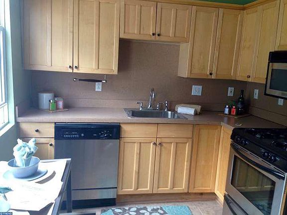 3rd image of 3424 Crawford St