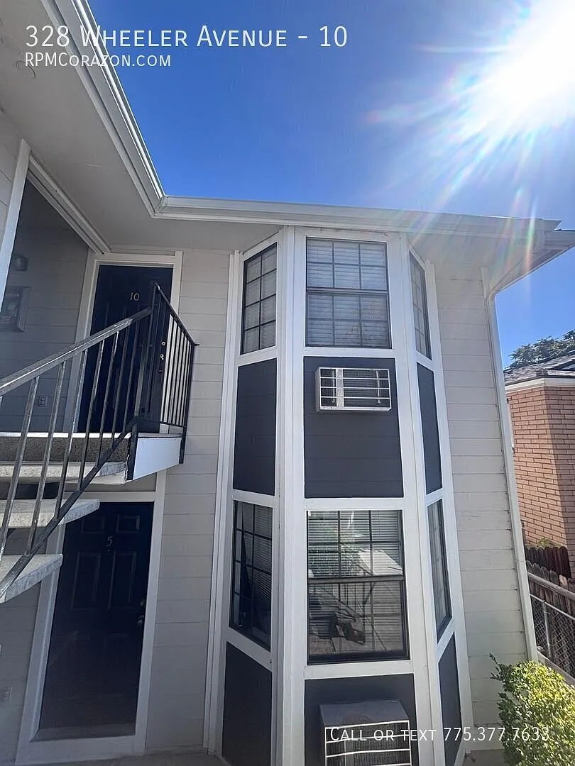 Upstairs 1 Bedroom, 1 Bathroom close to Midtown.... — Photo 2